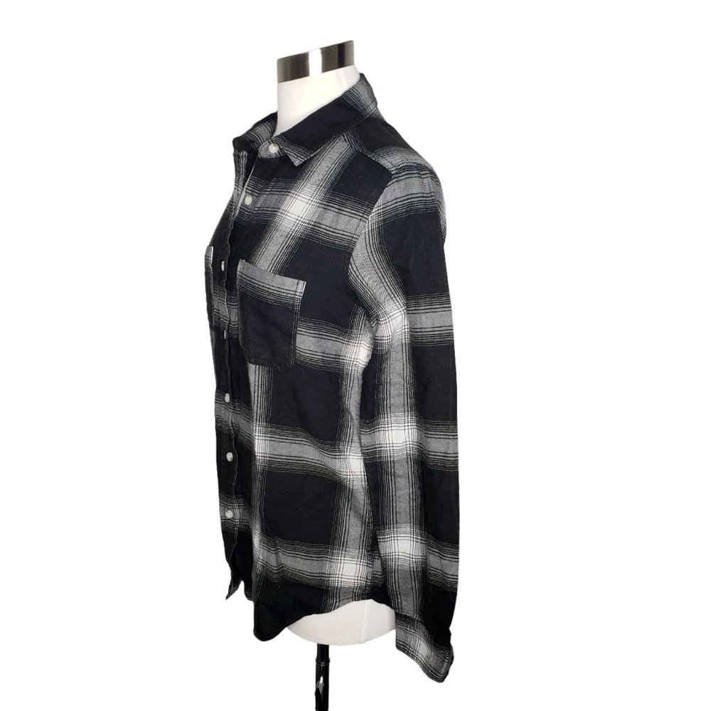 New Mossimo black plaid flannel shirt with feathers printed on the back SZ XS - Picture 6 of 9
